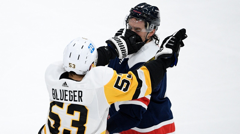 Teodors Bļugers un Brendens Dilons. Foto: AP/Scanpix