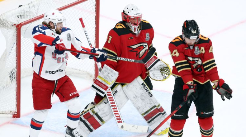 Brendans Laipsiks pie Omskas "Avangard" vārtiem. Foto: TASS/Scanpix