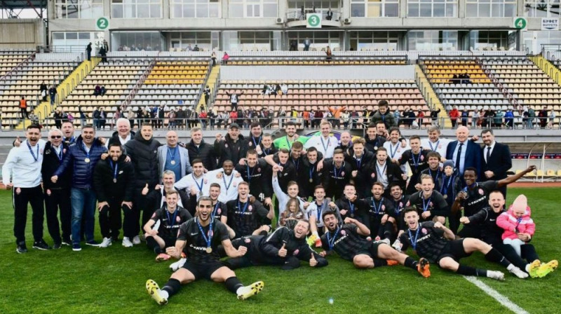 Ukrainas Premjerlīgas bronzas medaļu ieguvēji Luhanskas "Zorya" futbolisti. Foto: FC Zorya Luhansk