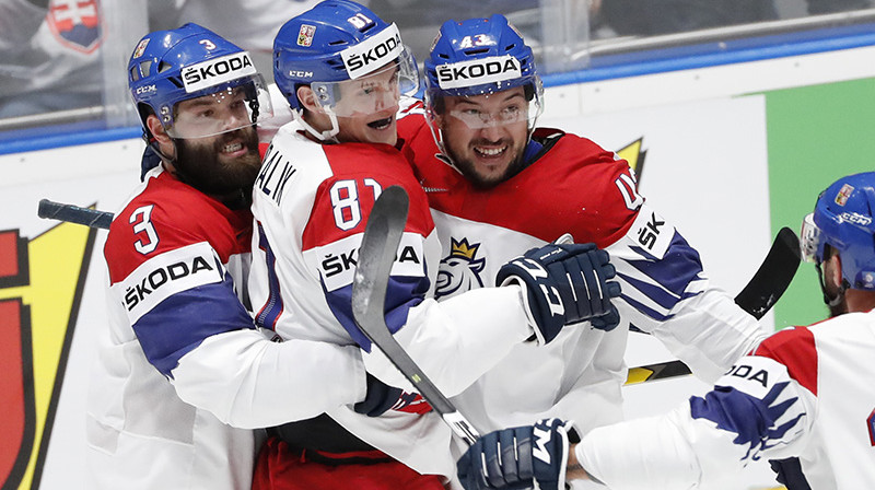 Dominiks Kubalīks pa vidu. Foto: AP/Scanpix