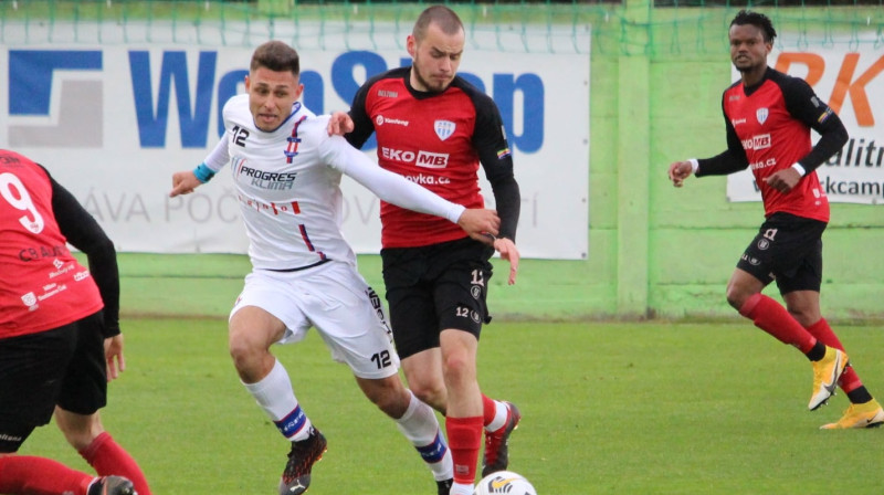 Kristaps Liepa (sarkanmelnā). Foto: MAS Taborsko Facebook