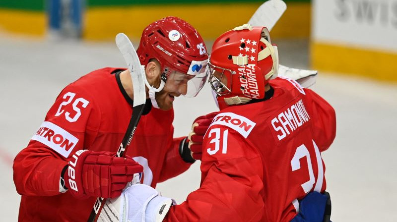 Mihails Grigorenko un Aleksandrs Samonovs svin uzvaru. Foto: AFP/Scanpix