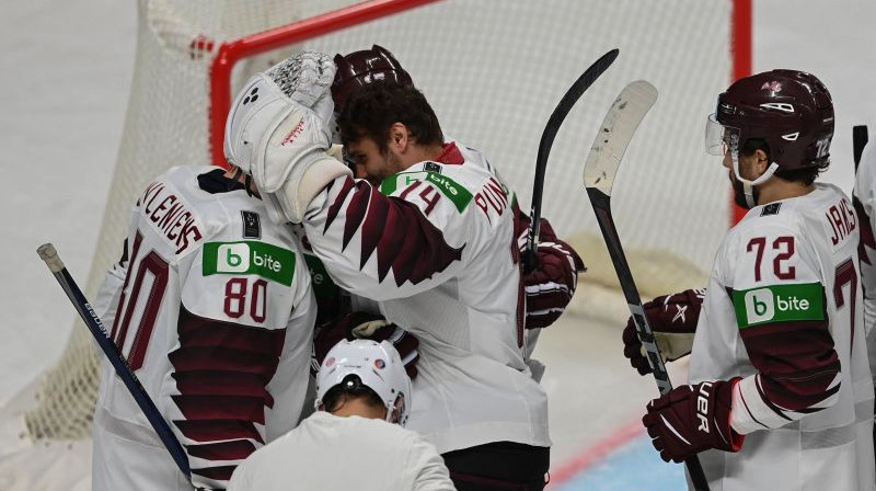 Matīss Kivlenieks un Ivars Punnenovs. Foto: AFP/Scanpix