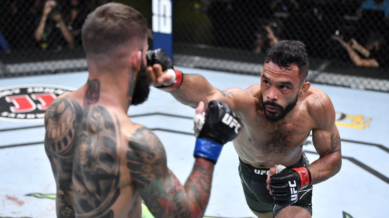 Robs Fonts uzbrukumā. Foto: twitter.com/UFC