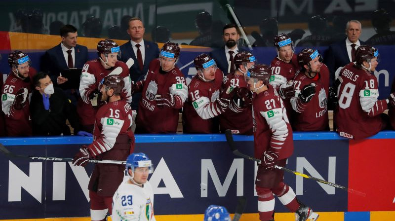 Mārtiņš Karsums (nr.15) atzīmē vārtu guvumu. Foto: Vasily Fedosenko/REUTERS/Scanpix