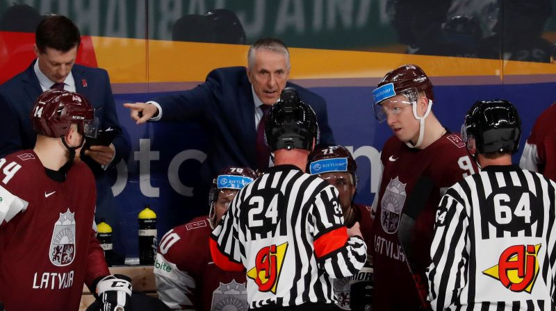 Bobs Hārtlijs sarunā ar tiesnesi. Foto: Toms Kalniņš/EPA/Scanpix