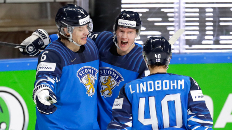 Somijas izlasē sevi spilgti apliecinājis vien 19 gadus vecais uzbrucējs Antons Lundells (vidū). Foto: AP/Scanpix