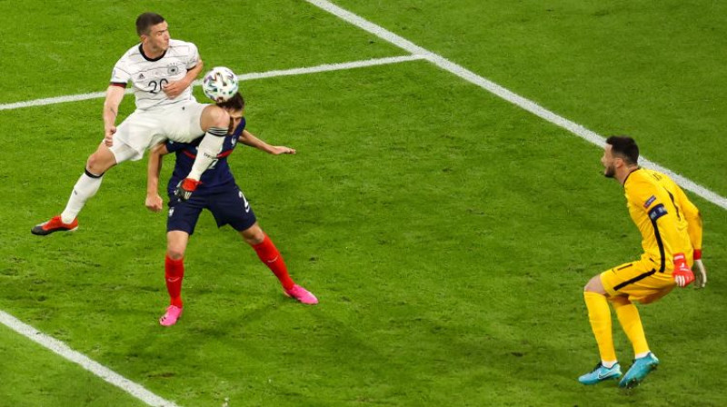 Robins Gozenss pret Benžamēnu Pavāru. Foto: AFP/Scanpix