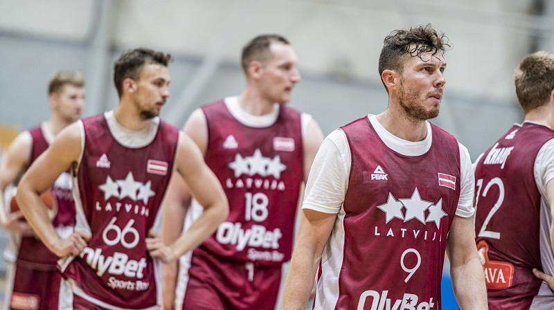 Latvijas valstsvienības kapteinis Dairis Bertāns 2021. gada 17. jūnijā. Foto: Romāns Kokšarovs/f64