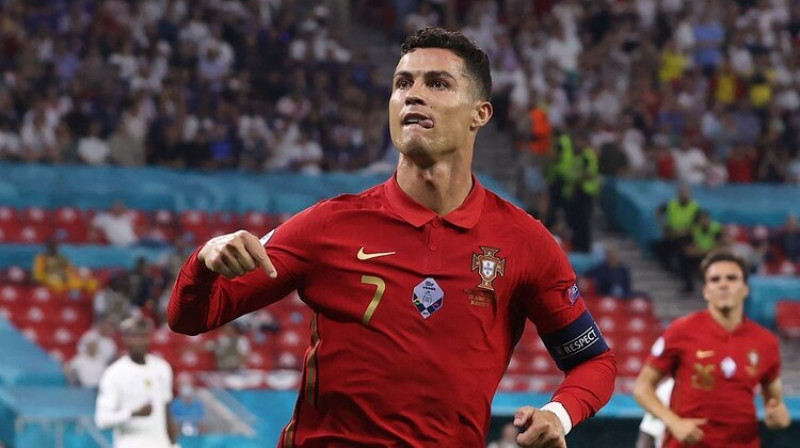 Krištianu Ronaldu pēc otrā vārtu guvuma. Foto: AFP/Scanpix