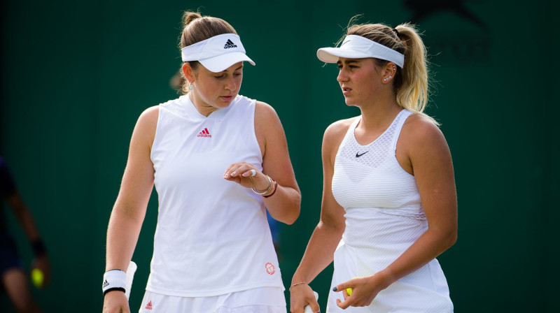 Aļona Ostapenko un Marta Kostjuka. Foto: AP/Scanpix