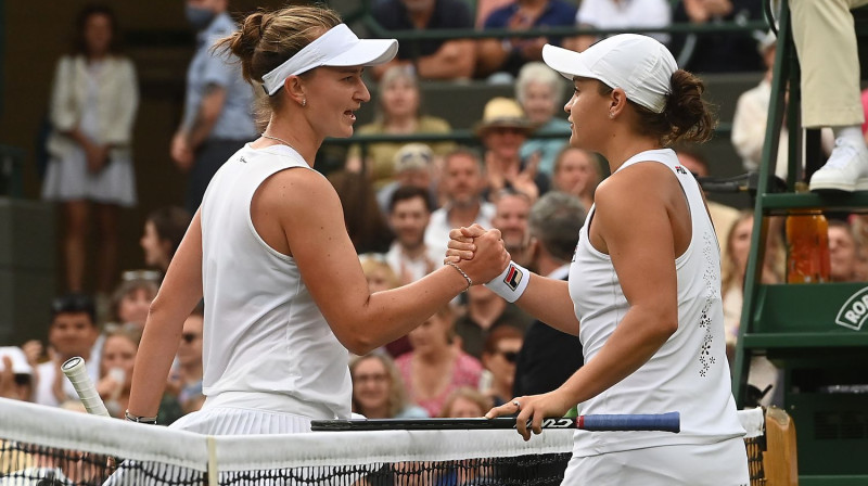 Barbora Krejčīkova un Ešlija Bārtija. Foto: AFP/Scanpix