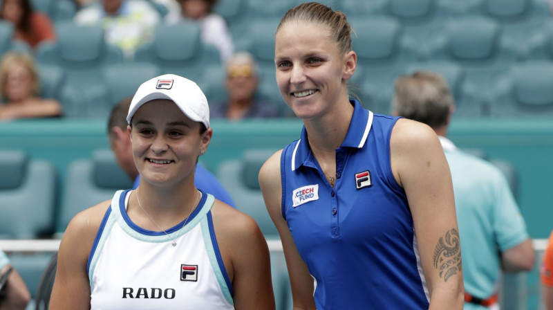 Ešlija Bārtija un Karolīna Pliškova. Foto: AP/Scanpix