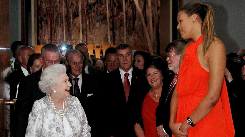 Elizabete Kembedža 2011. gada 21. oktobrī Lielbritānijas karalienes Elizabetes Otrās pieņemšanā Kanberā. Foto: AP/Scanpix