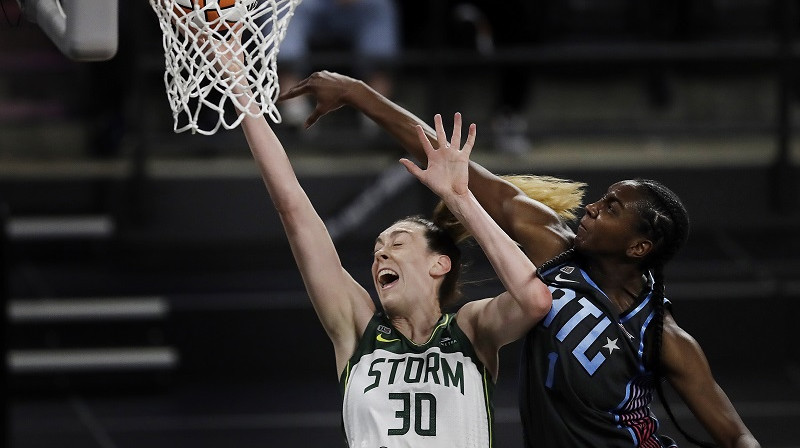 "Atlanta Dream" centra spēlētāja Elizabete Viljamsa 2021. gada 11. jūnijā. Foto: AP/Scanpix