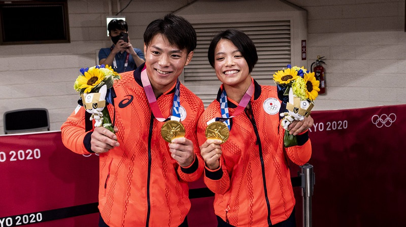 Hifumi Abe un viņa māsa Uta Abe: divas zelta medaļas džudo vienā dienā. Foto: imago/Scanpix