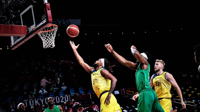 Patijs Milzs uzbrūk Nigērijas grozam. Foto: FIBA
