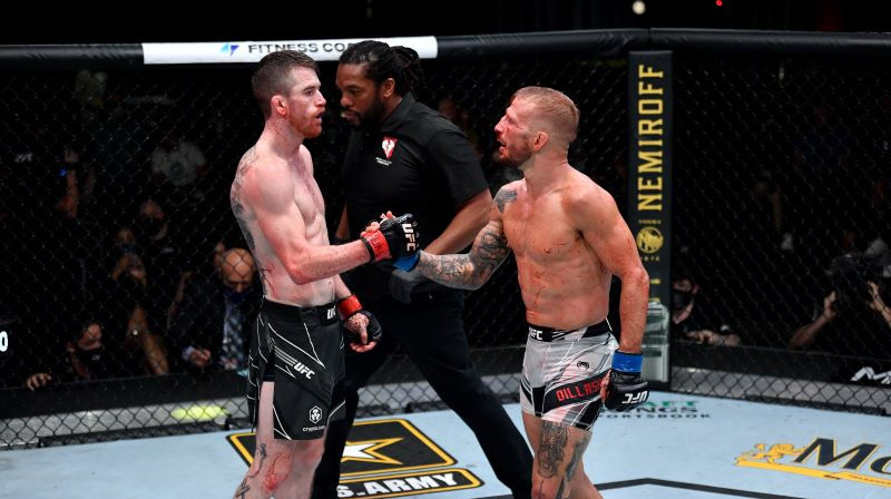 Korijs Sendheigens (pa kreisi) un Tīdžejs Dilašovs. Foto: twitter.com/UFC
