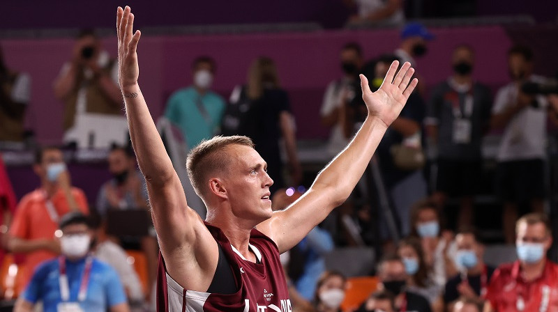 Nauris Miezis 2021. gada 28. jūlijā pēc uzvaras olimpiskajā turnīrā. Foto: TASS/Scanpix