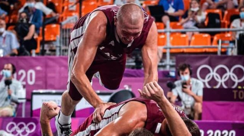 Edgars Krūmiņš pēc uzvaras olimpiskajā turnīrā. Foto: Mikus Kļaviņš