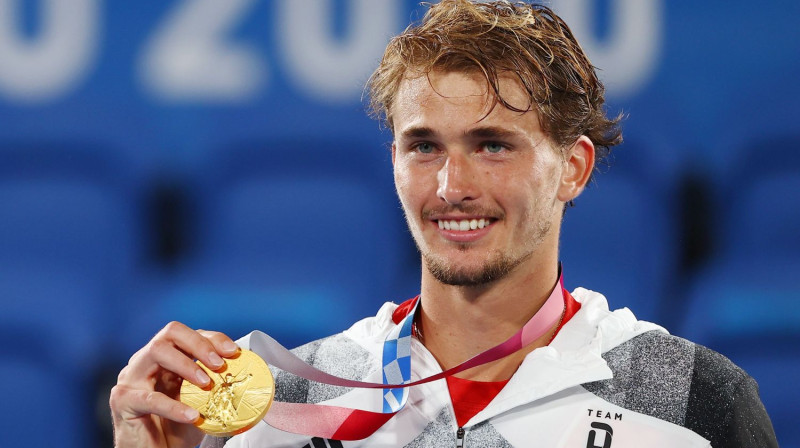 Aleksandrs Zverevs ar olimpisko zelta medaļu. Foto: Reuters/Scanpix