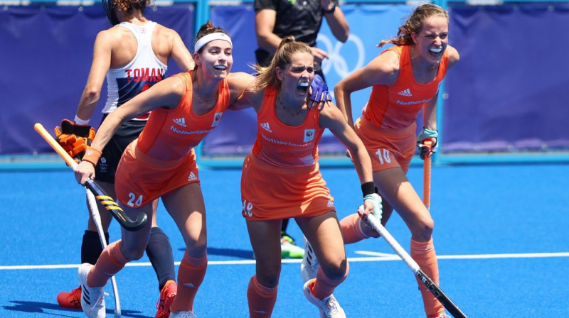 Nīderlandes izlases lauka hokejistes svin vārtu guvumu. Foto: Reuters/Scanpix