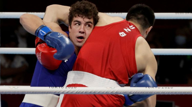 Ričardam Torresam (zilā kreklā) neizdevās izcīnīt ASV 40. zeltu Tokijā. Foto: Reuters/Scanpix