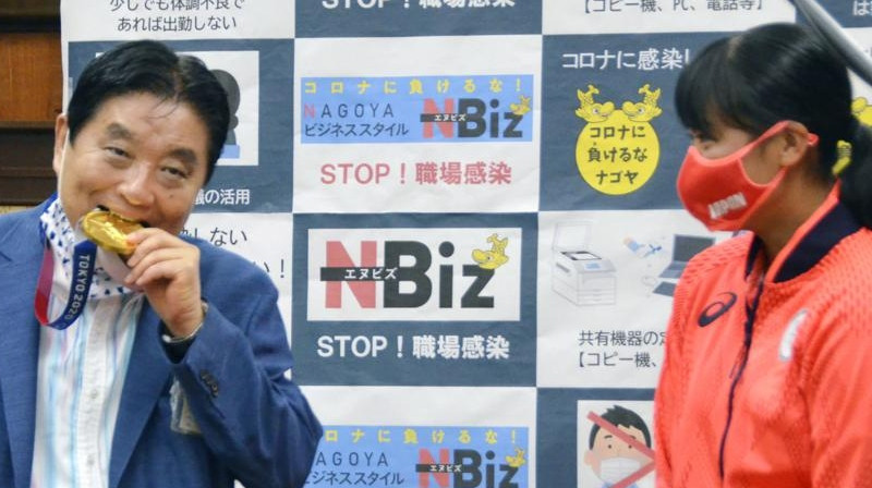 Takasi Kavamura un Miu Goto. Foto: Kyodo / apnews.com