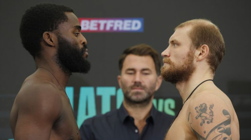 Džošua Buatsi un Ričards Bolotņiks. Foto: Reuters/Scanpix