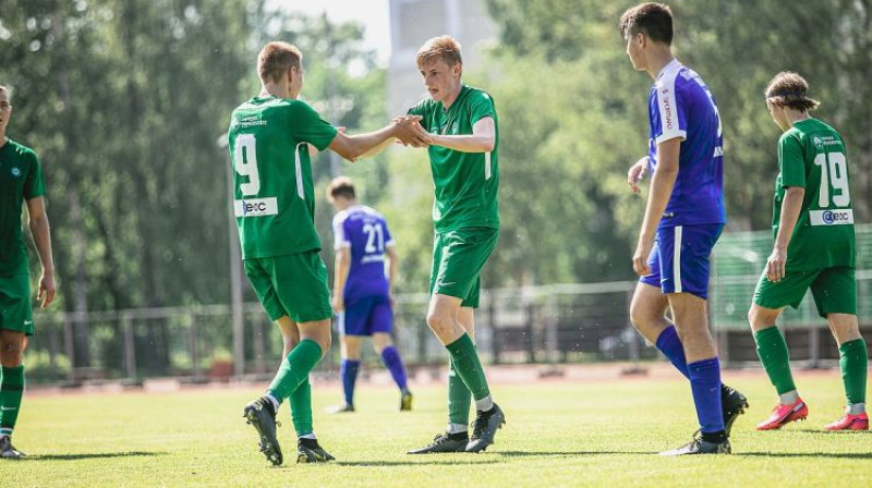 Bruno Melnis (pa labi). Foto: LU