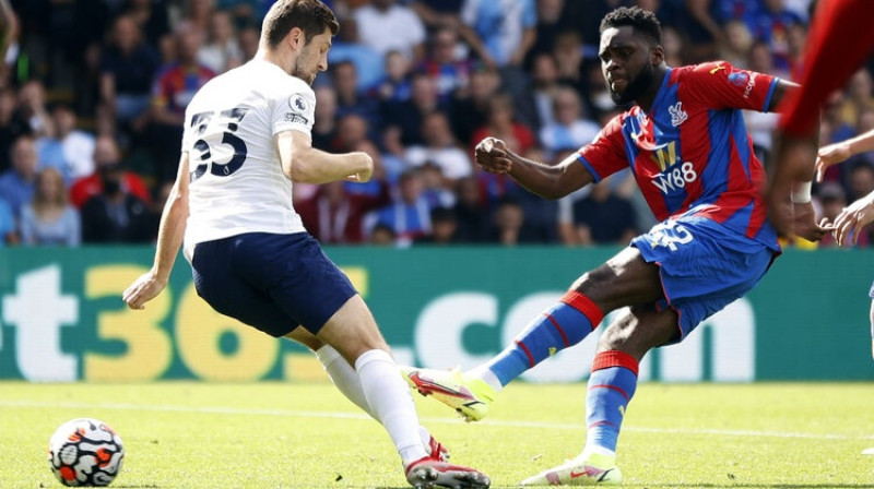 Odsons Eduārs (pa labi) gūst otros vārtus mačā. Foto: Reuters/Scanpix