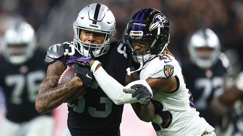 Darens Valers (ar bumbu) cīņā pret Entoniju Everetu. Foto: USA Today Sports/Scanpix