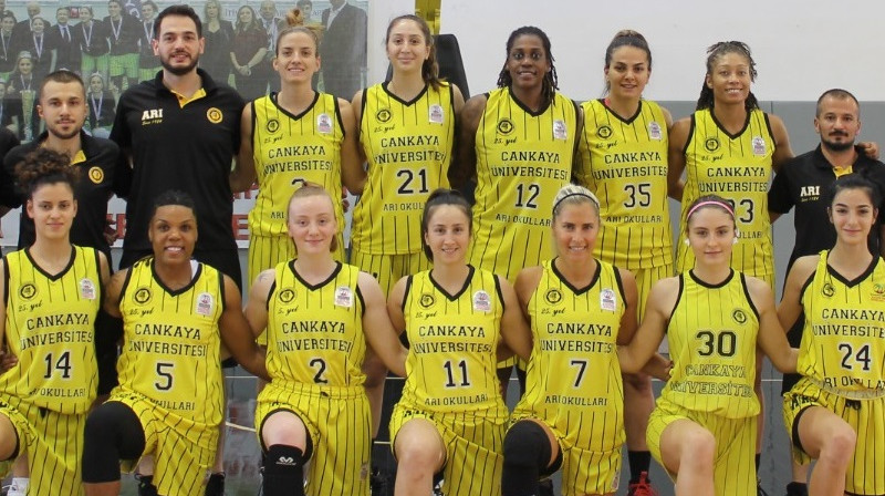 Elīna Babkina un "Cankaya University" basketbolistes 2021. gada 20. septembrī. Foto: Cankaya University
