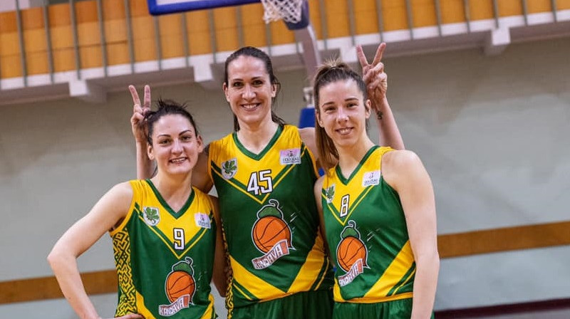 Laura Keistere un Liene Jansone kopā ar Anniju Zvirgzdiņu 2021. gada pavasarī pārstāvēja Kandavu. Foto: Kandava