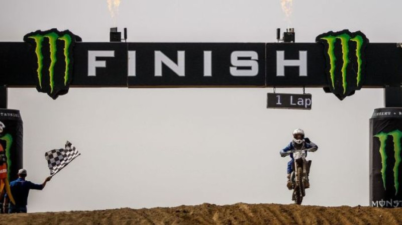 Jēkabs Kubuliņš uzvar superfinālā. Foto: mxgp.com