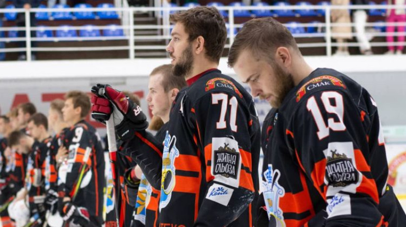 Andrijs Deņiskins (ar 71. numuru). Foto: uhl.ua/