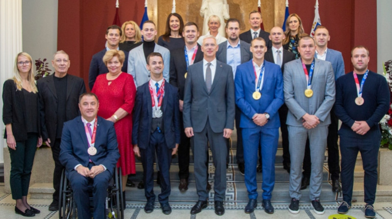 Tokijas spēļu medaļnieki ciemojas pie Latvijas valdības vadītāja. Foto: Valsts kanceleja / mk.gov.lv