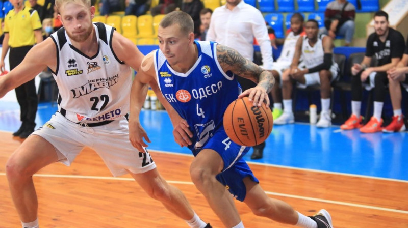 Toms Leimanis ar bumbu. Foto: superliga.in.ua