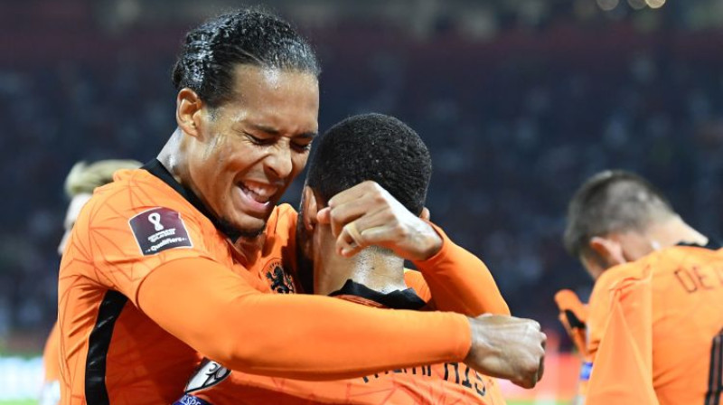 Virdžils van Deiks un Memfiss Depajs. Foto: Reuters/Scanpix