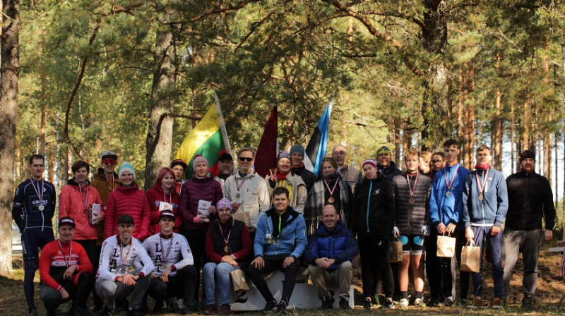 Čempionāta dalībnieki. Foto: Latvijas orientēšanās federācija.