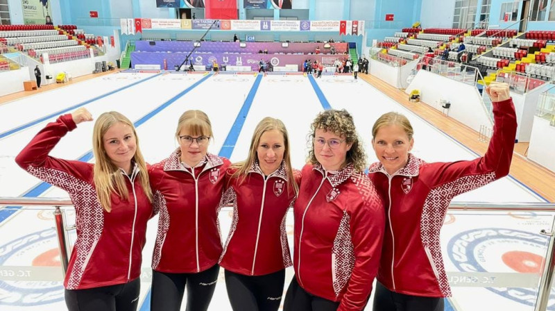 Tīna Siliņa, Evelīna Barone, Ieva Rudzīte, Santa Blumberga-Bērziņa, Ieva Krusta. Foto: Ritvars Gulbis