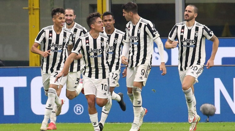 ''Juventus'' futbolisti pēc rezultāta izlīdzināšanas. Foto: SPO/Scanpix