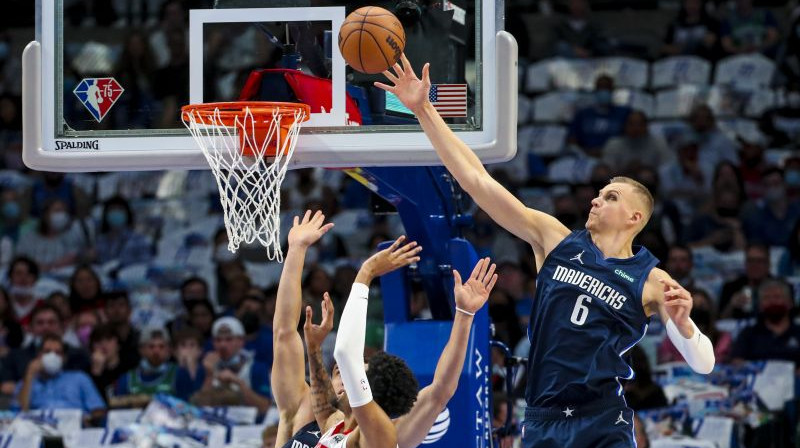 Kristaps Porziņģis cīņā pie groza. Foto: USA Sports Today/Scanpix