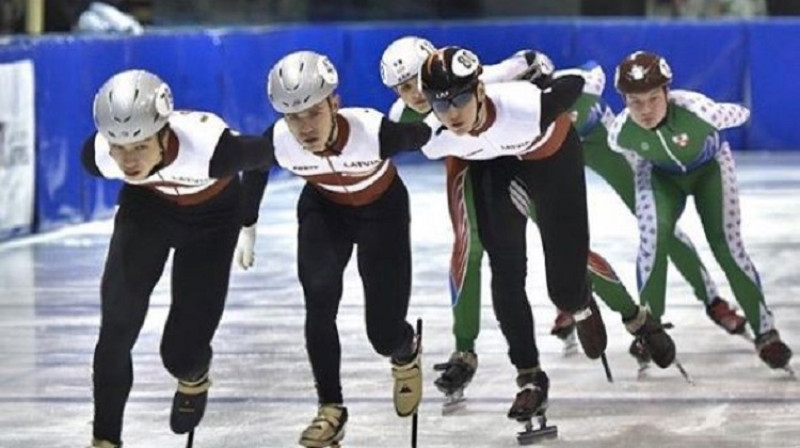 Roberts Krūzbergs (no kreisās) un Reinis Bērziņš. Foto: instagram.com/shorttrackteamlatvia
