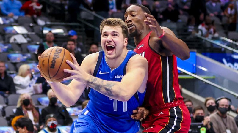 Luka Dončičs un Bems Adebajo Foto: USA Sports Today/Scanpix