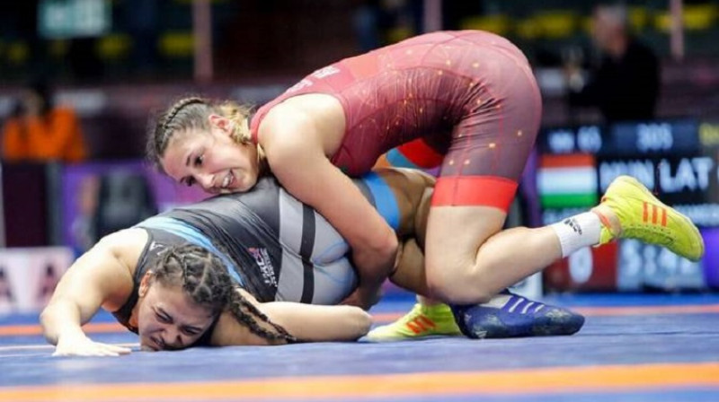 Ramina Mamedova zilajā tērpā. Foto: United World Wrestling.