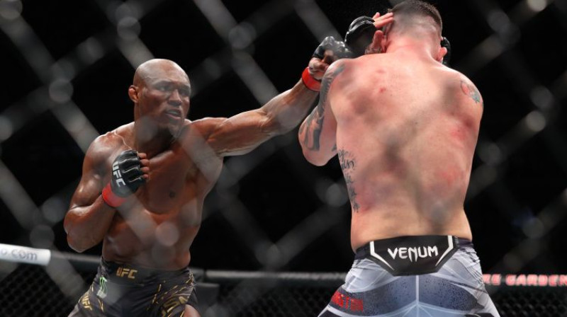 Kamaru Usmans cīņā pret Kolbiju Kovingtonu. Foto: USA TODAY Sports/Scanpix