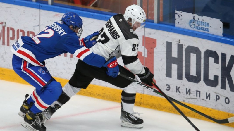 HK "Rīga" vienīgo vārtu guvējs Edvards Bergmanis (Nr. 97). Foto: hkr.lv