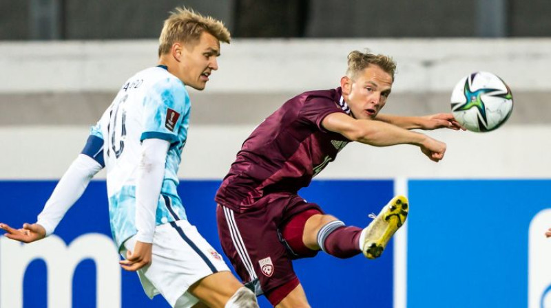 Andrejs Cigaņiks pret Martinu Ēdegoru. Foto: LFF