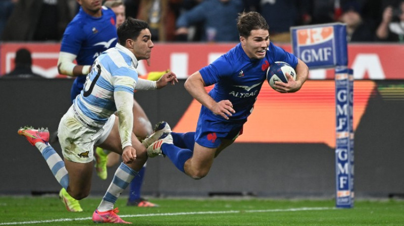 Antonijs Duponts (ar bumbu), Foto:AFP/Scanpix